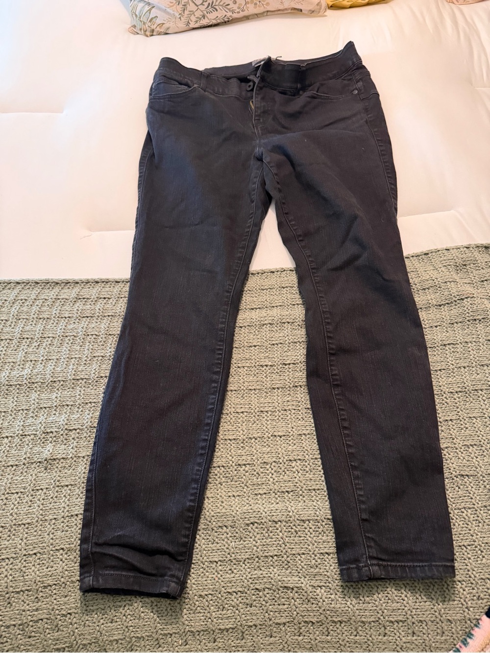 torrid Bombshell Skinny Jeans - Black with Pink Logo